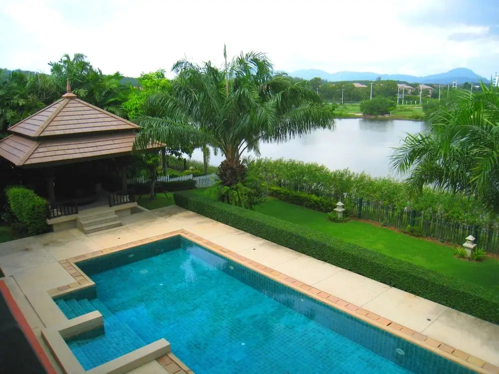 Тхаланг: Baan Suksabai Villa by PIPS