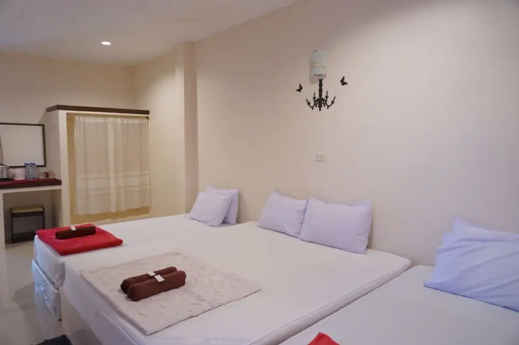 Капоэ: Norn Ranong Hostel