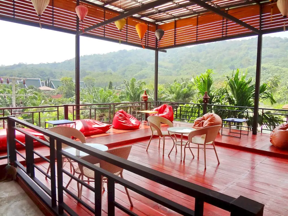 Муанг: Naiharn Retreat Resort