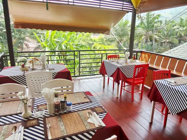 Муанг: Naiharn Retreat Resort