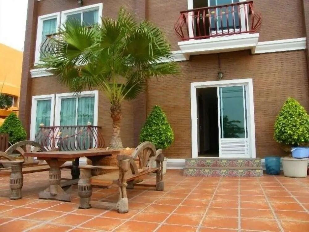 Паттайя: Red Balcony Hotel