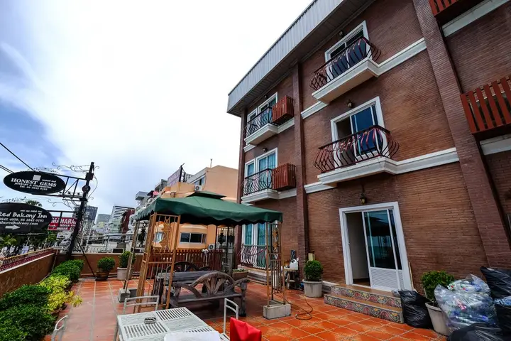 Паттайя: Red Balcony Hotel