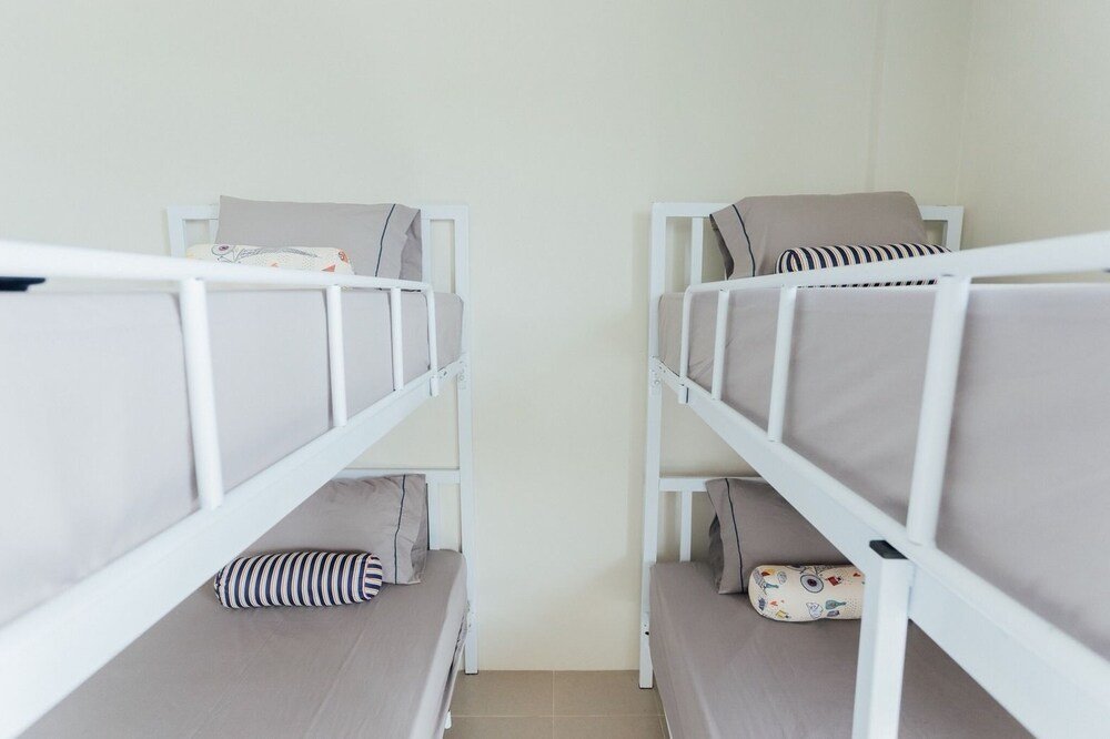 Муанг: The White Hotel