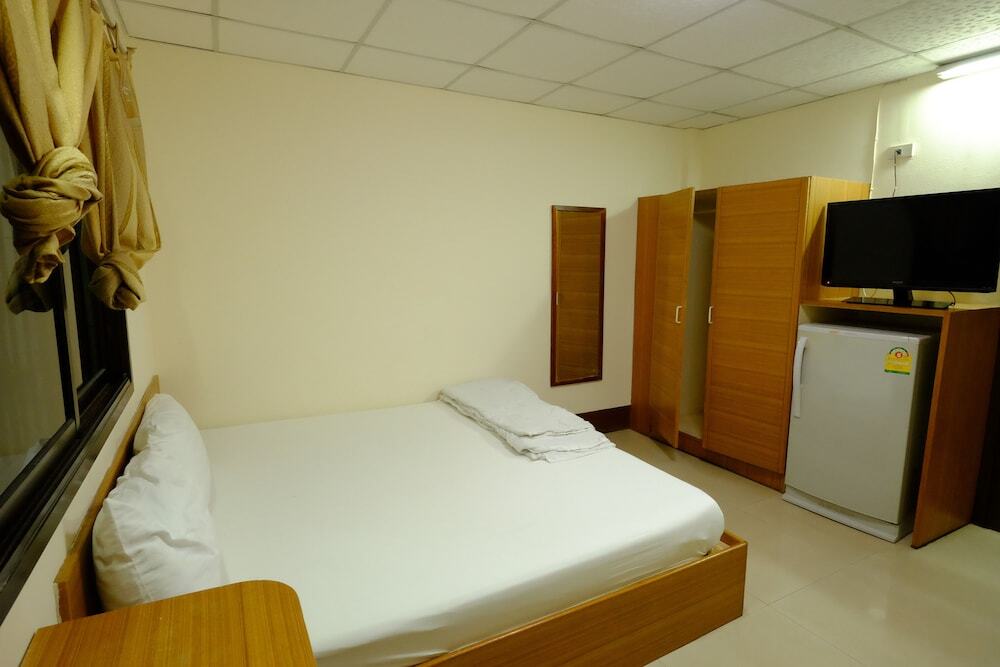 Сакон Накхон: PC Palace Hotel 2 Nakhai