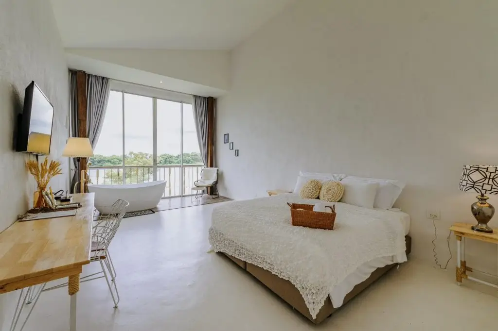 Исторический парк Kamphaeng Phet: White Wall Riverfront Hotel