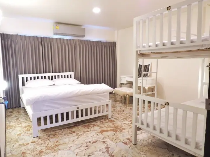 Бангкок: Esse Hostel