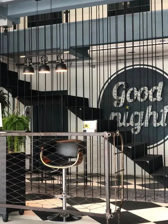 Хатъяй: Goodnight Poshtel