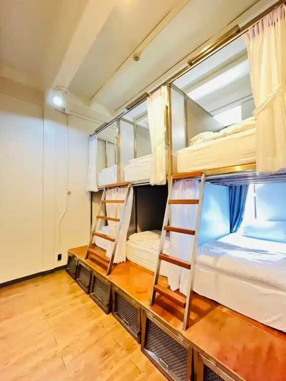Бангкок: REST IS MORE Hostel