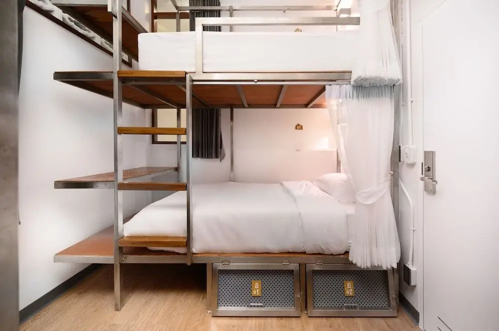 Бангкок: REST IS MORE Hostel
