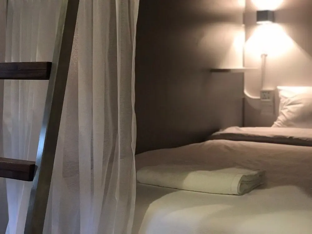 Бангкок: REST IS MORE Hostel