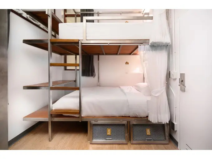 Бангкок: REST IS MORE Hostel