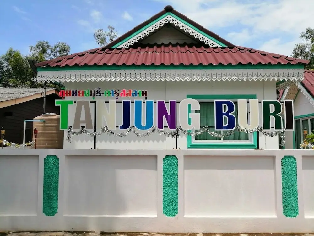Сатун: Tanjung Buri