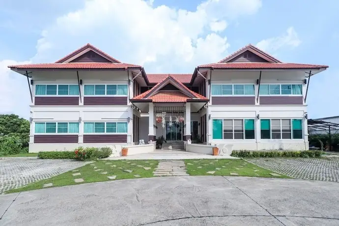Мае-Он: Oyo 360 de Phunchai Hometel,Lamphun
