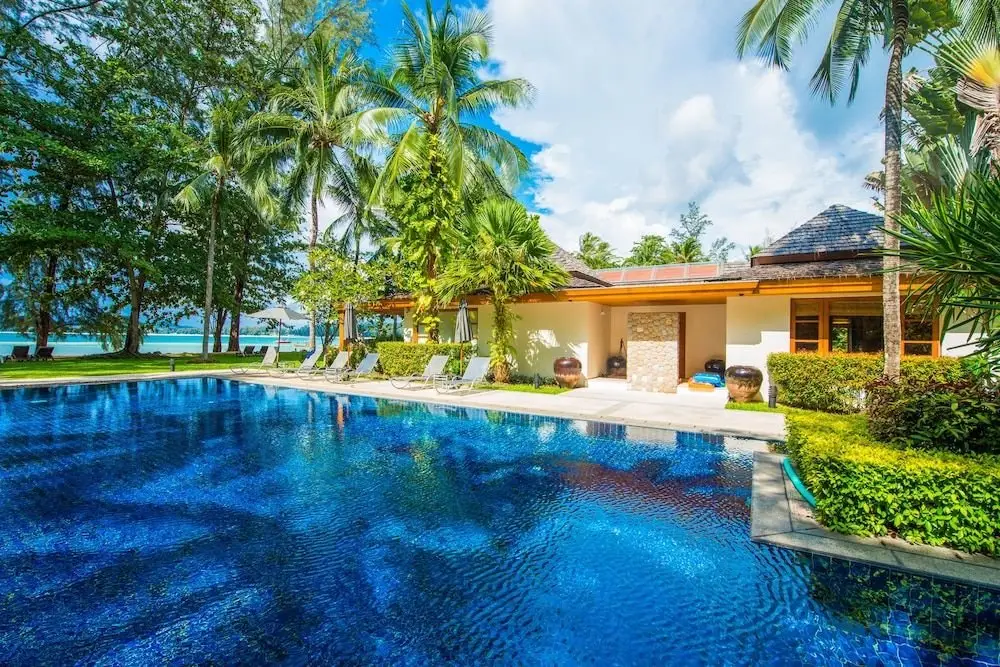 Тхаланг: Charming Beachfront Villa on Bangtao