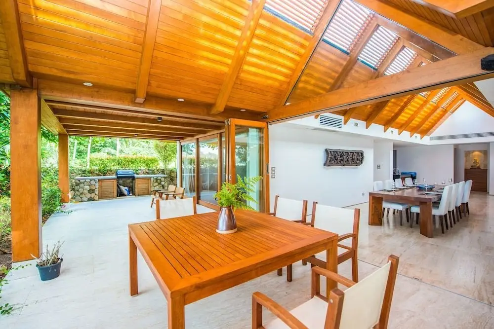 Тхаланг: Charming Beachfront Villa on Bangtao