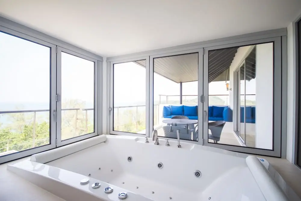 Тхаланг: Spacious 5-Bedroom Surin Beach Villa