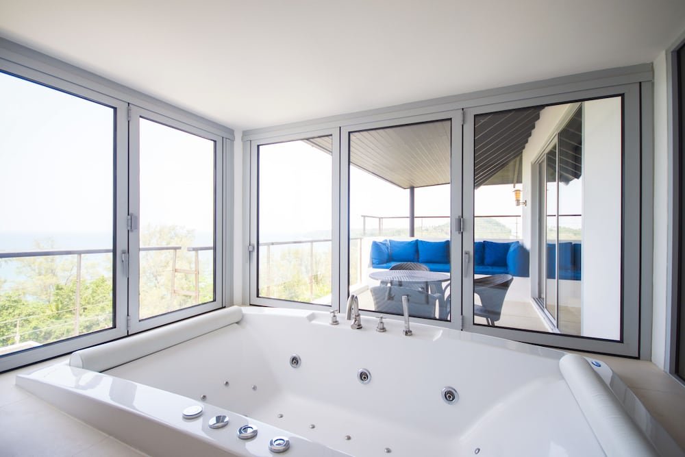 Тхаланг: Spacious 5-Bedroom Surin Beach Villa