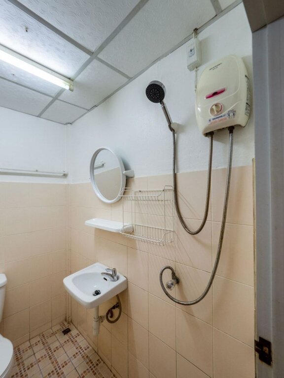 Паттайя: OYO 75306 Spice Guest House