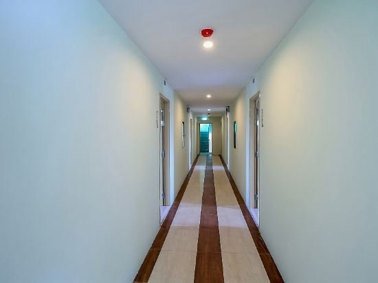 Паккрет: OYO 243 The All Residence