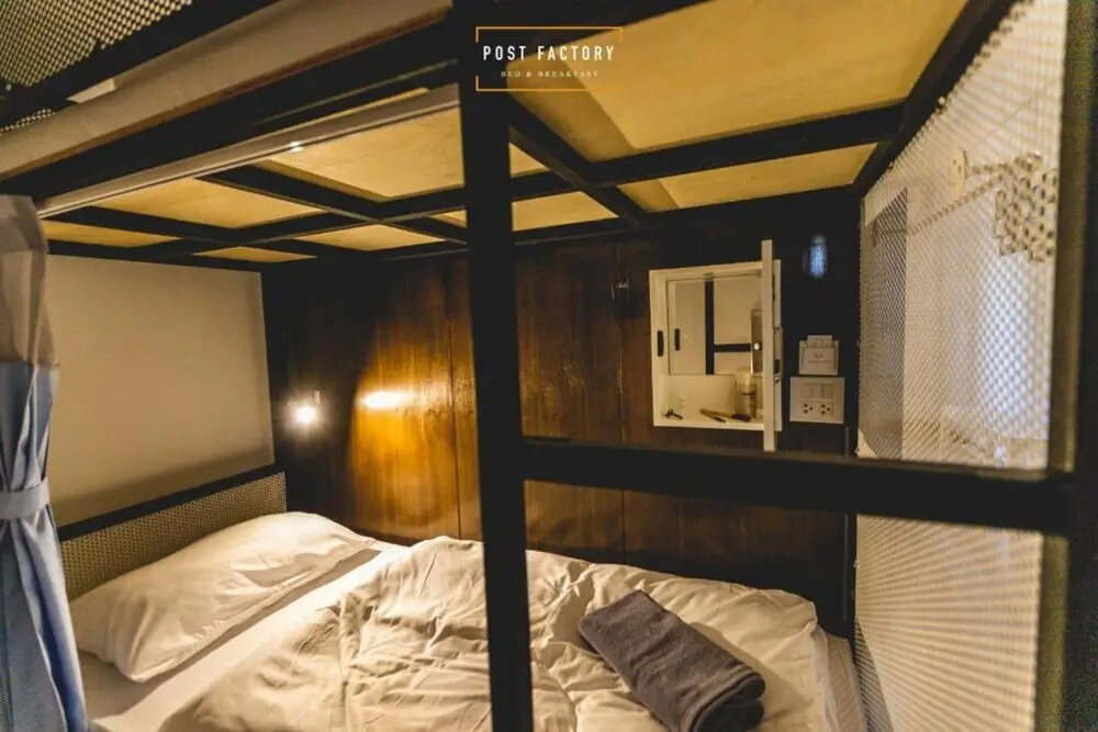 Бангкок: Post Factory Bed & Breakfast Sathorn Hostel - Adults Only