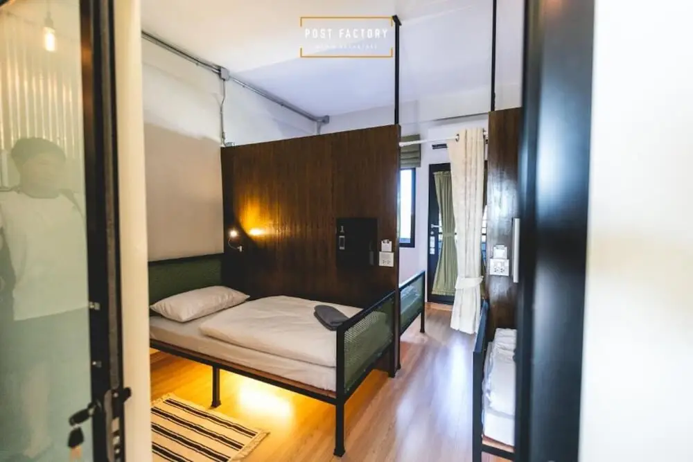 Бангкок: Post Factory Bed & Breakfast Sathorn Hostel - Adults Only