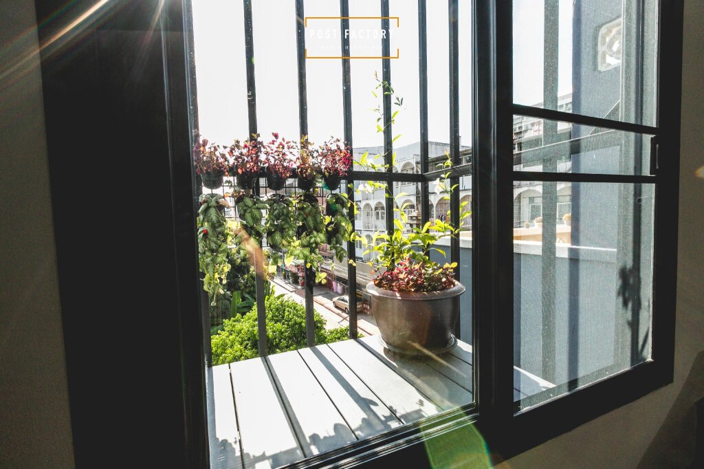 Post Factory Bed & Breakfast Sathorn Hostel - Adults Only — фото 1