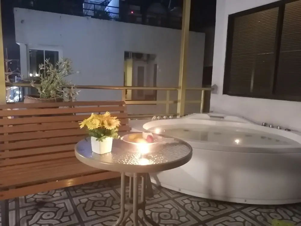 Кату: Qhkl Hotel