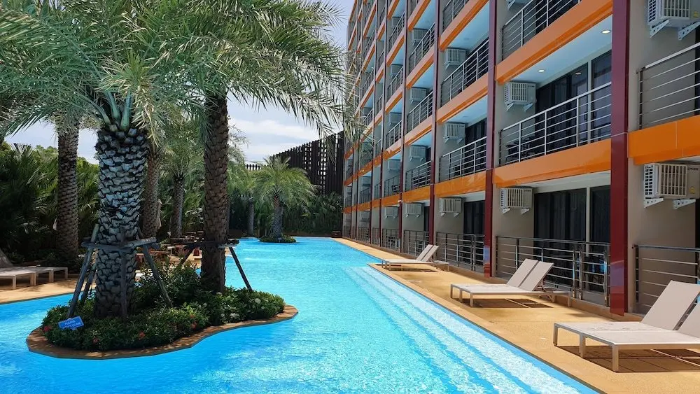 Тхаланг: 1 Bedroom Apartment with Stunning Views