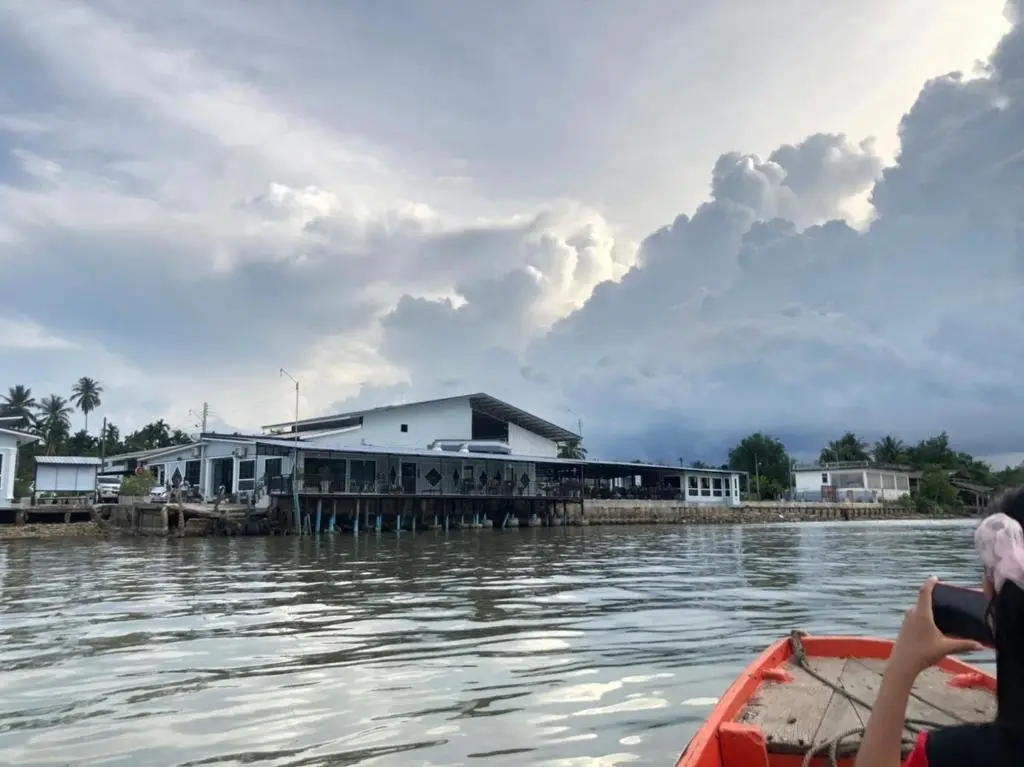 Сичон: Chaiyai River Front Hotel