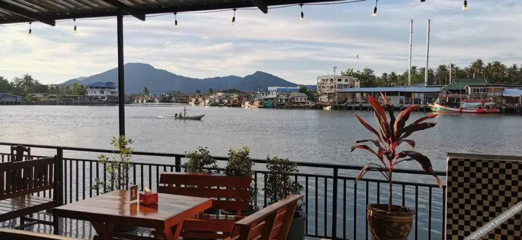Сичон: Chaiyai River Front Hotel
