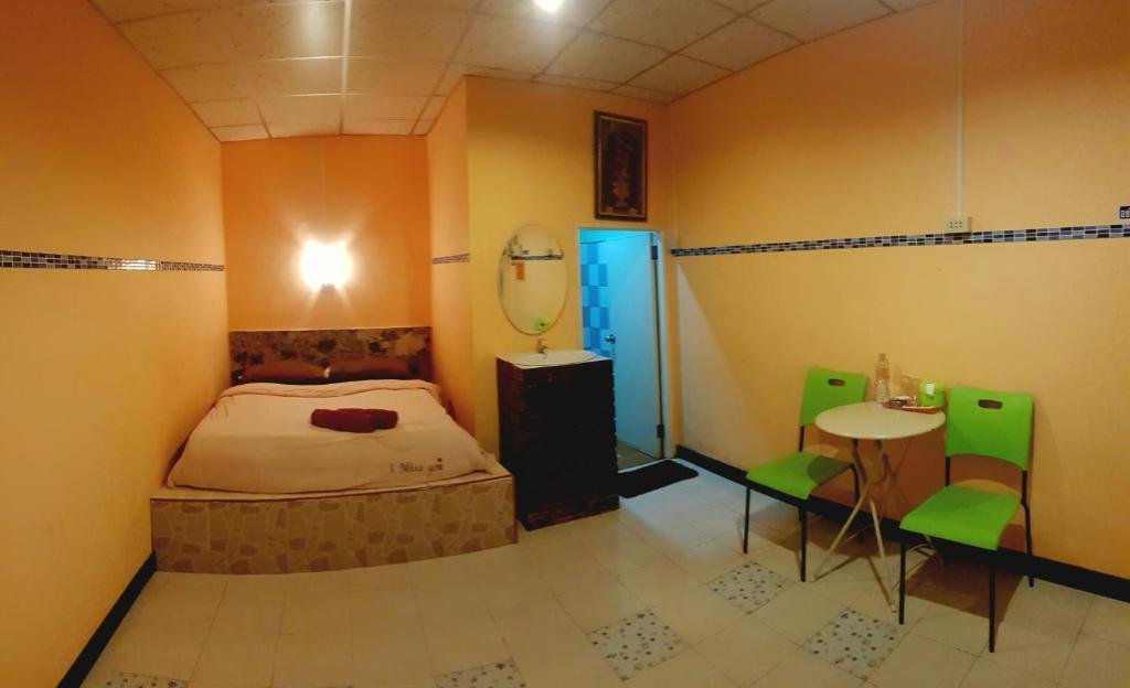 Сатун: Ingpha Room for rent