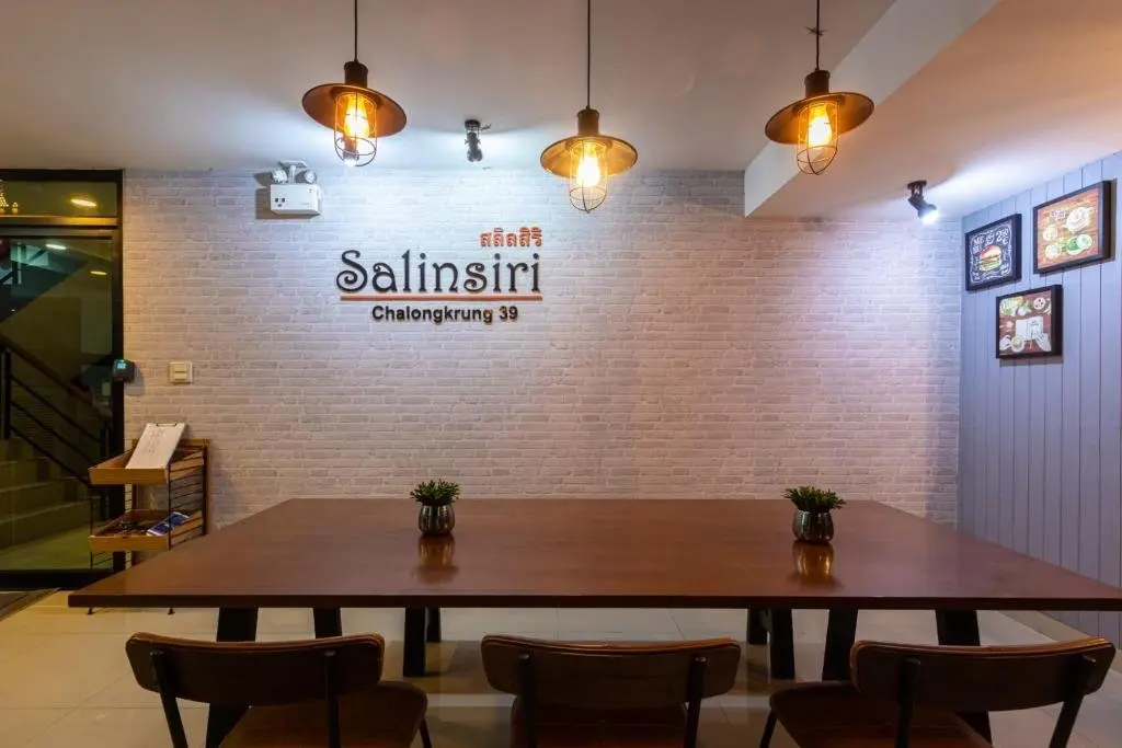 Бангкок: Salinsiri at Lat Krabang