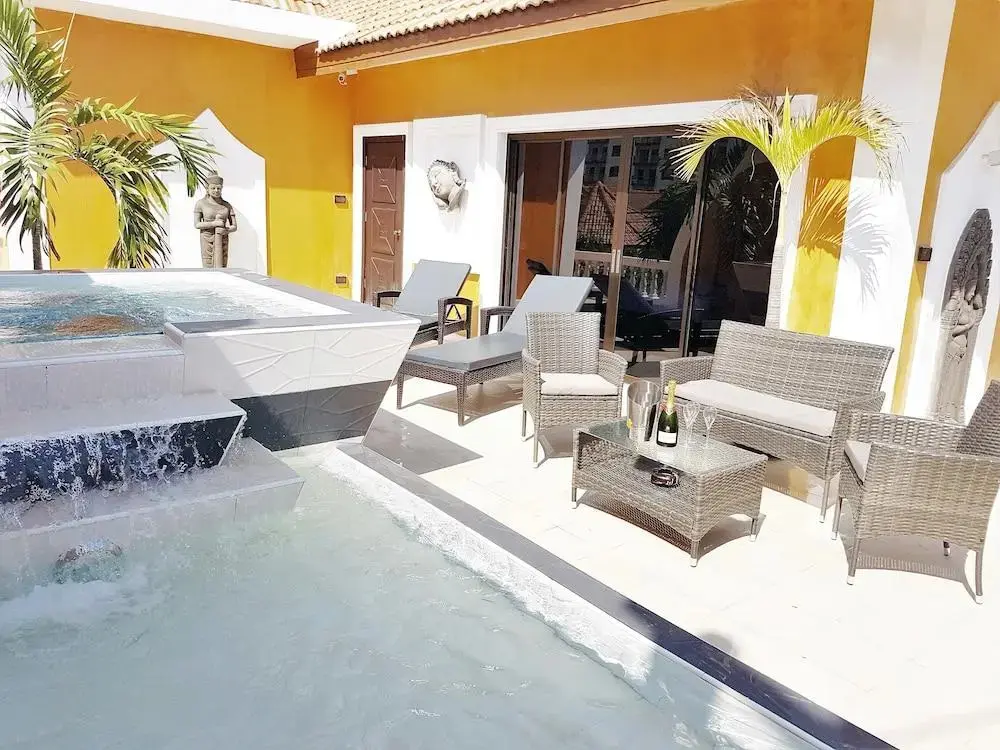Паттайя: WOWLAND Luxury Pool Villa Pattaya Walking Street - 6 Bedrooms