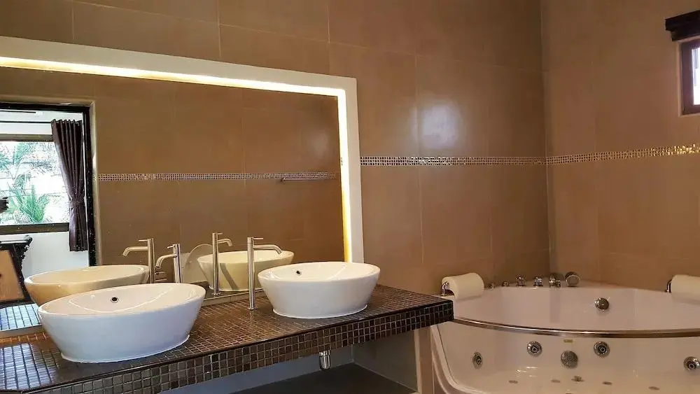 Паттайя: WOWLAND Luxury Pool Villa Pattaya Walking Street - 6 Bedrooms