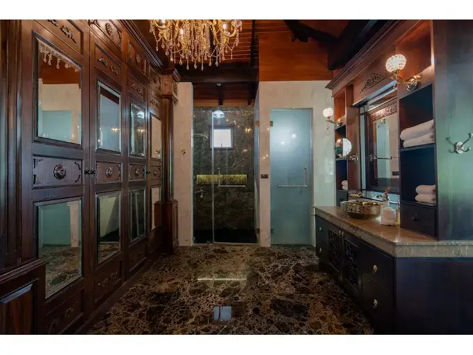 Тхаланг: Classy 4-BR Seaview Villa at Surin Beach