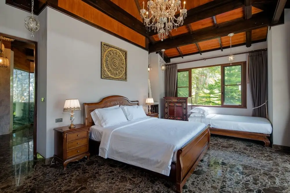 Тхаланг: Classy 4-BR Seaview Villa at Surin Beach