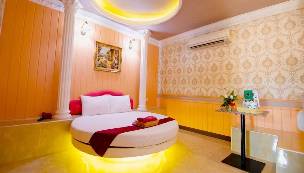 Бангтхорат: Finland Resort Inn