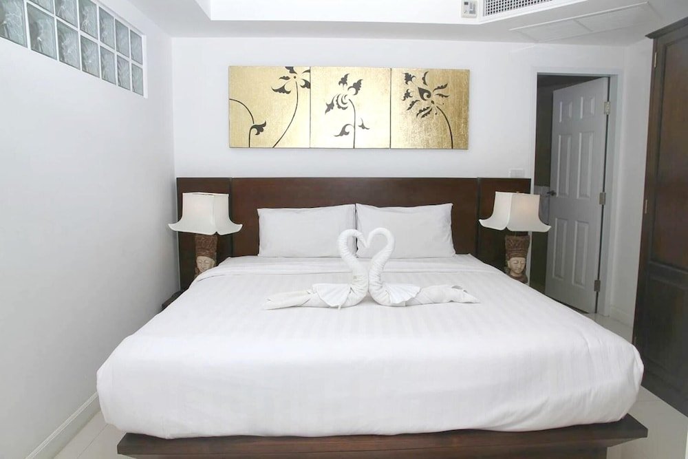 Муанг: Apartment with 2 Bedrooms in Phuket, with Wonderful Sea View, Shared Pool, Furnished Balcony - 2 Km From the Beach