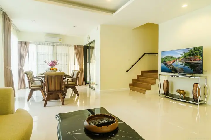 Тхаланг: Elata House in Laguna with 3 Bedrooms