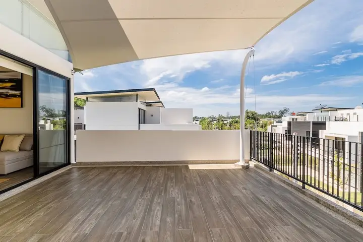 Тхаланг: Townhouse With A Walking Distance From Bangtao Beach