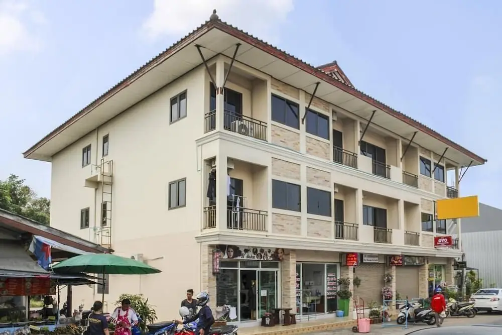 Паттайя: OYO 526 Baan Wararin Hostel