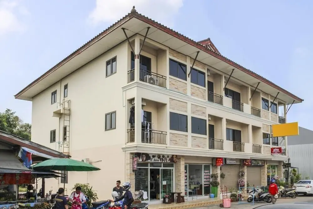 Паттайя: OYO 526 Baan Wararin Hostel
