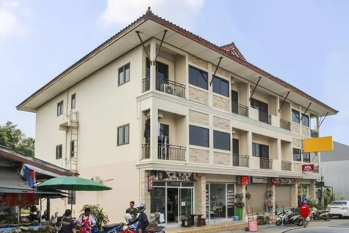 Паттайя: OYO 526 Baan Wararin Hostel