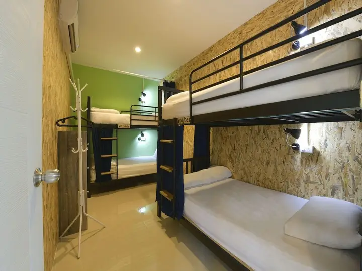 Паттайя: OYO 526 Baan Wararin Hostel