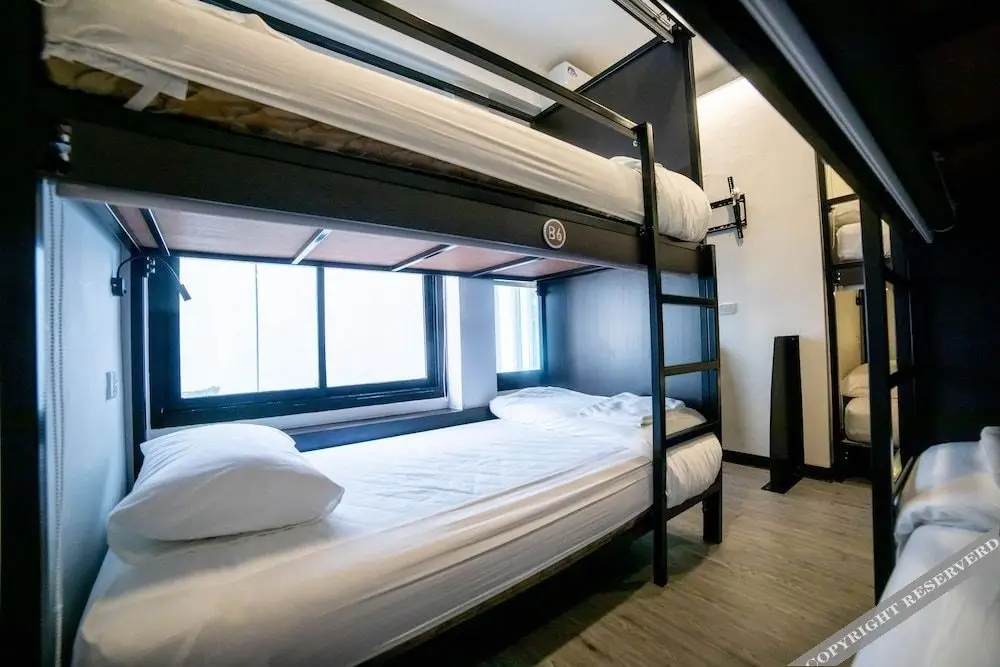 Бангкок: Another Day in Bangkok A D B 08 Express - Hostel