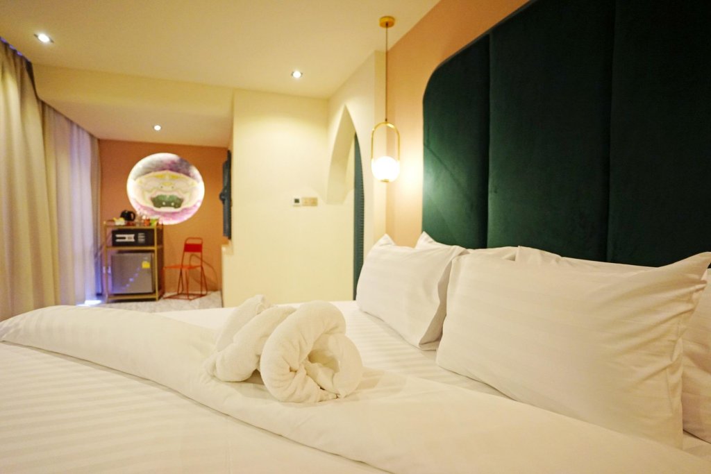 Бангкок: 4 Monkeys Hotel