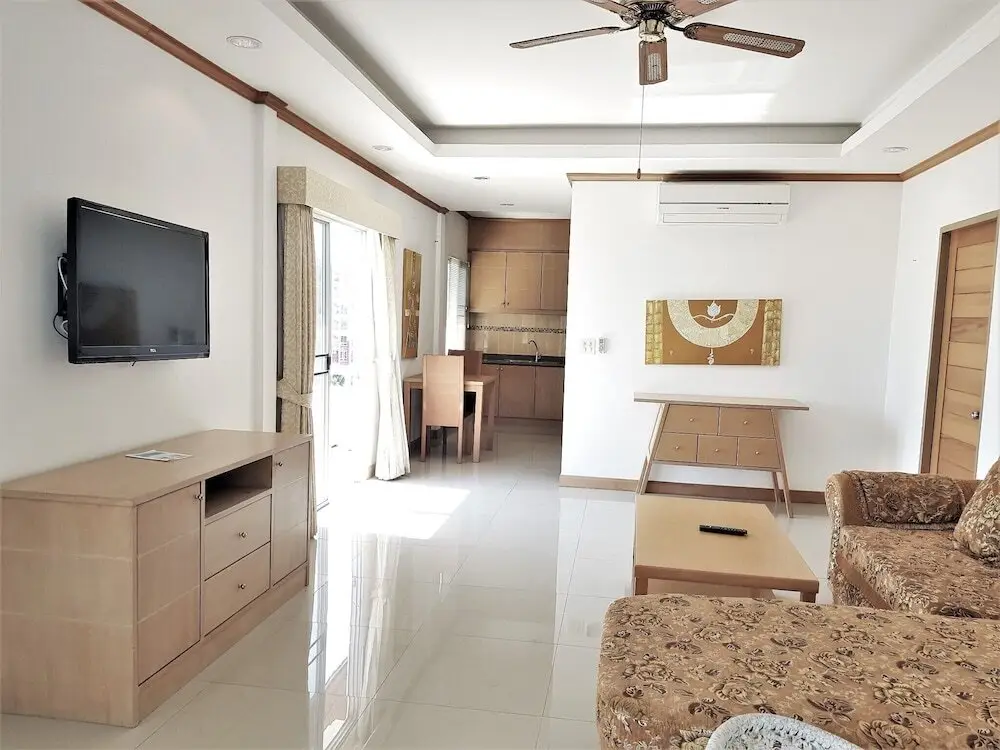 Паттайя: Sea View Corner Condo Jomtien
