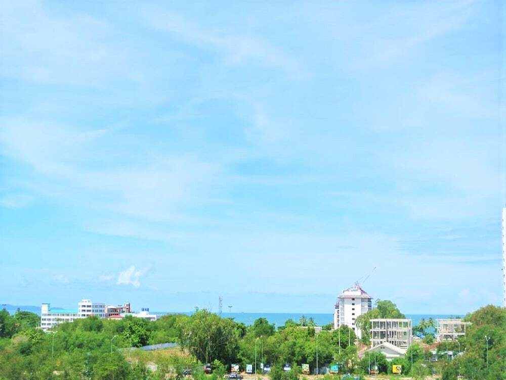 Паттайя: Sea View Corner Condo Jomtien