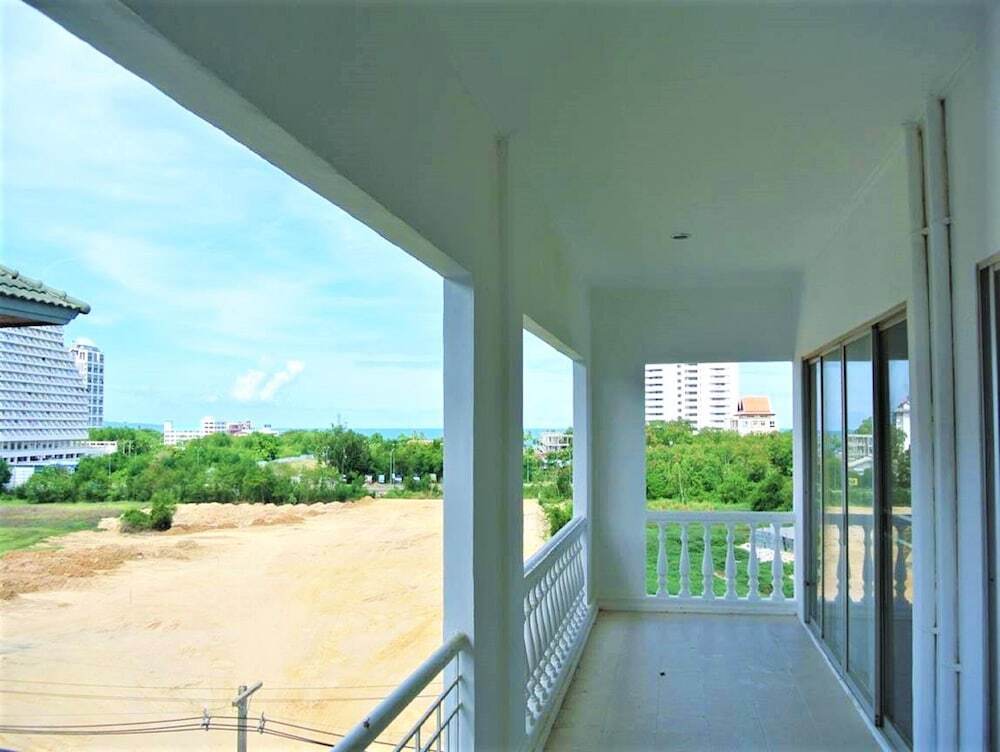 Паттайя: Sea View Corner Condo Jomtien