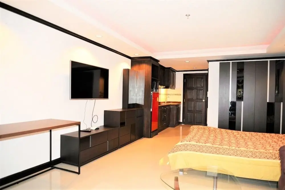 Паттайя: High Floor Apartment at Angket